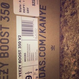 Yeezy 350  V2 Beluga